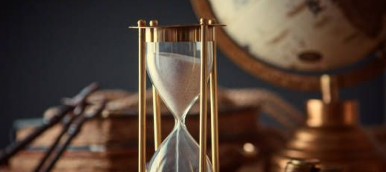 Песочные часы и глобус: символ времени и глобального подбора персонала Песочные часы (время) и глобус (международный подбор персонала)